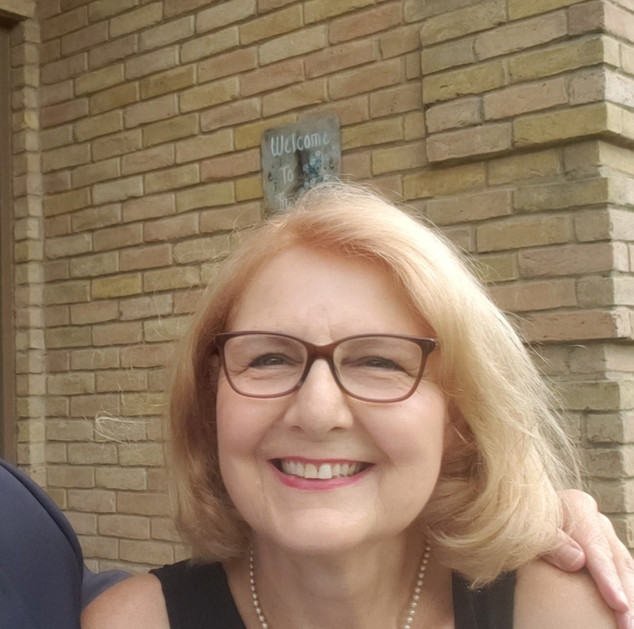 Meet your Posher, Debbie - Picture 1 of 1